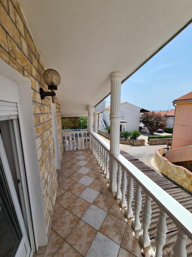 Apartments Tuka Near The Beach Vir Luaran gambar