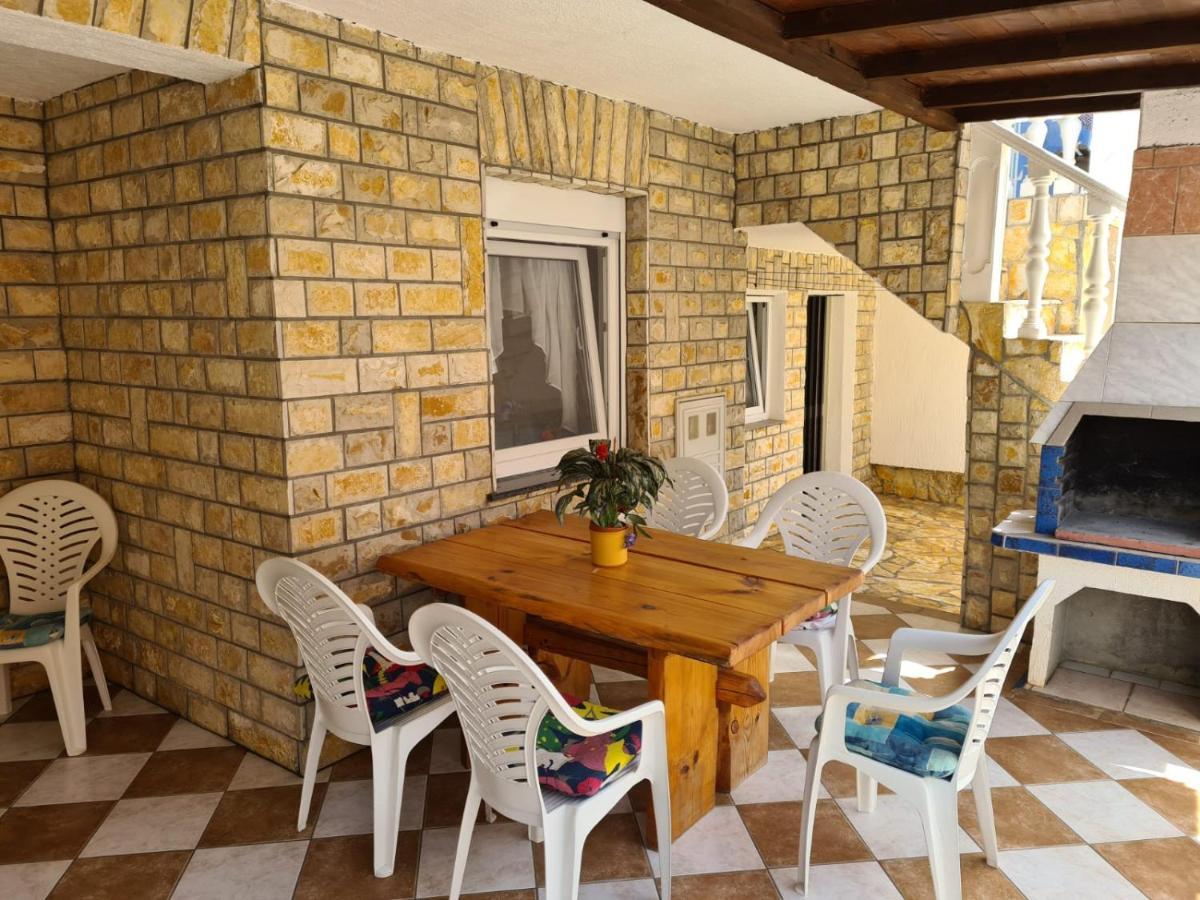 Apartments Tuka Near The Beach Vir Luaran gambar