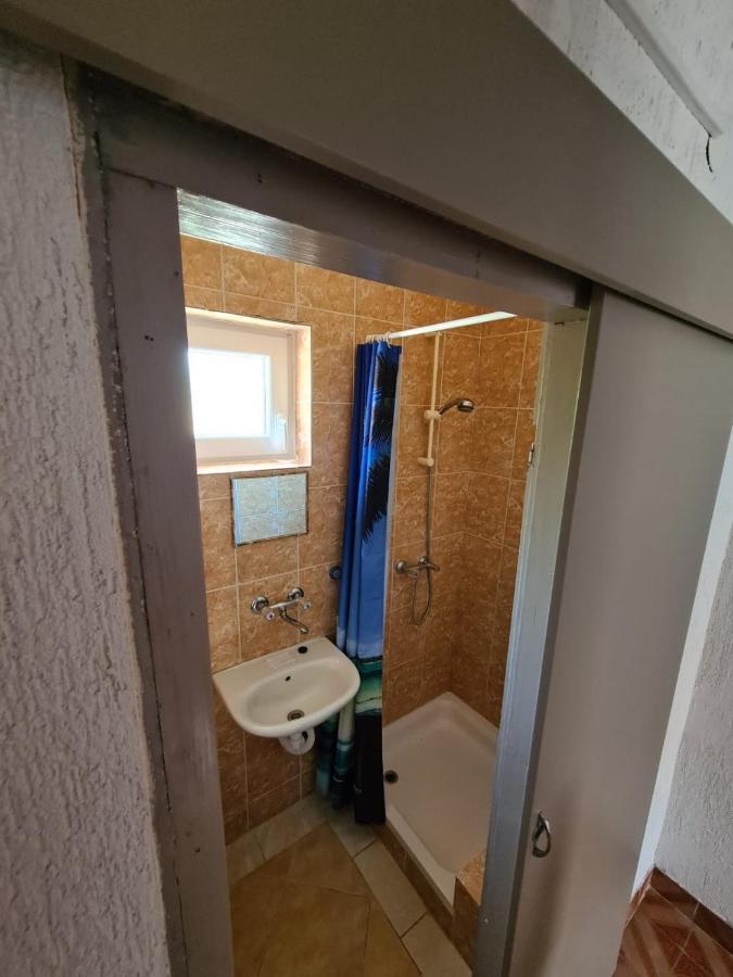 Apartments Tuka Near The Beach Vir Luaran gambar