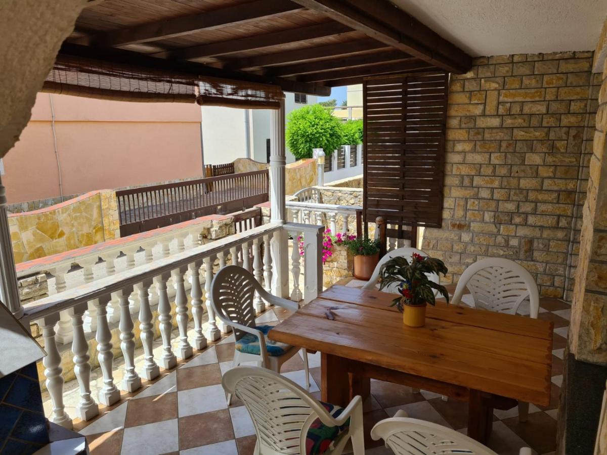 Apartments Tuka Near The Beach Vir Luaran gambar