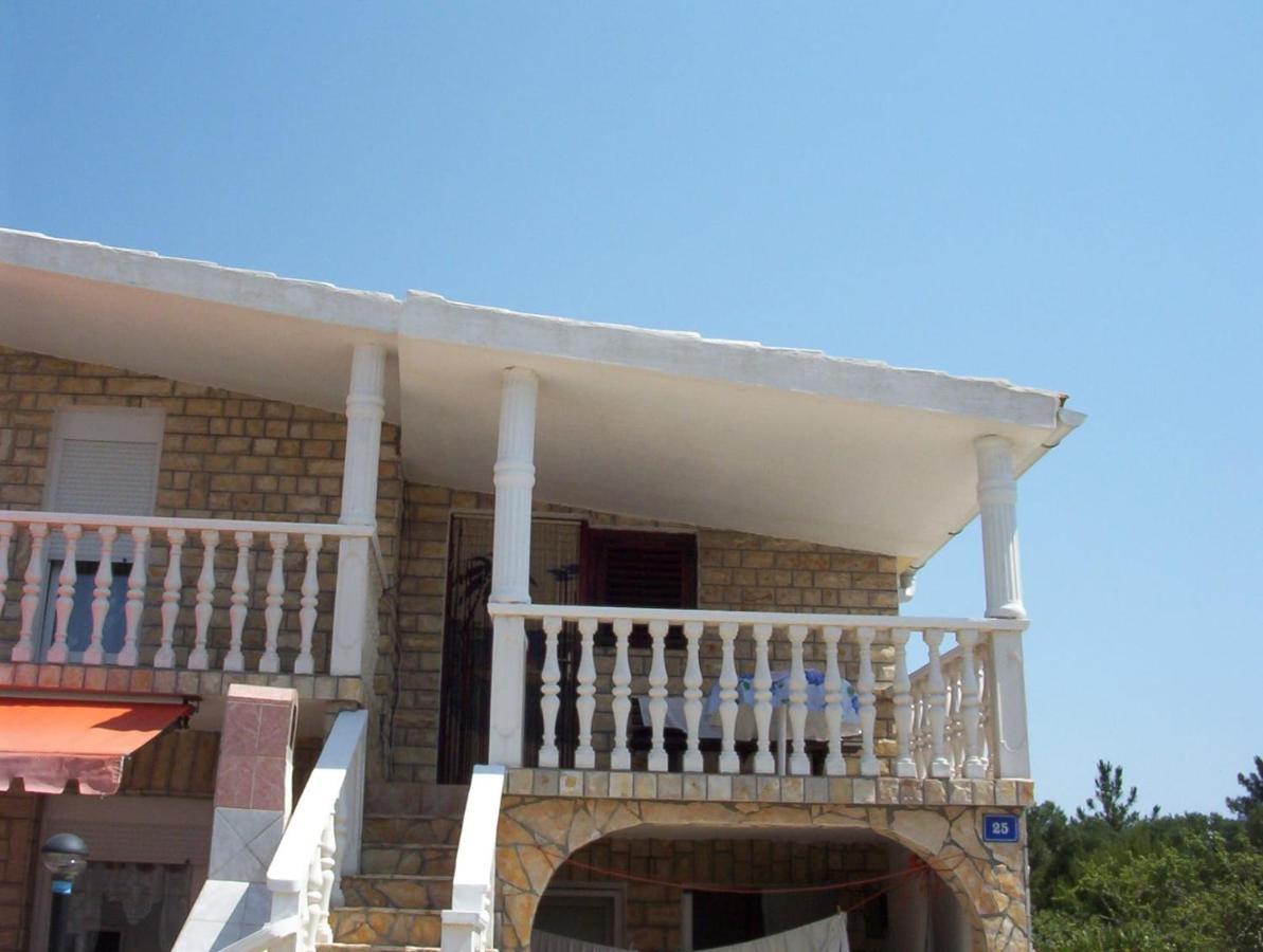 Apartments Tuka Near The Beach Vir Luaran gambar